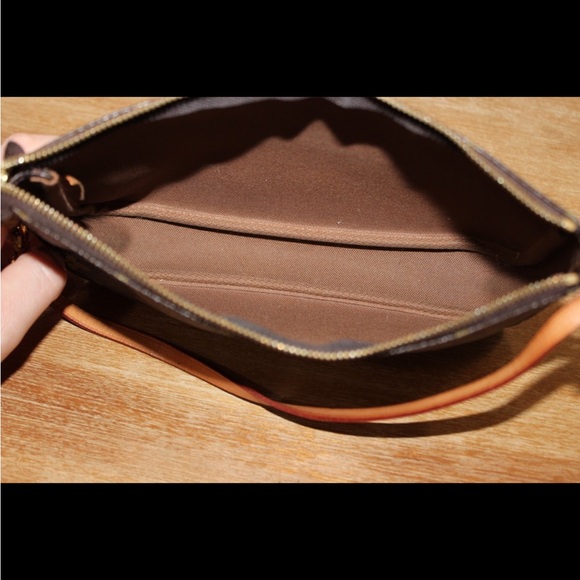 Louis Vuitton Monogram Pochette - Picture 5 of 7